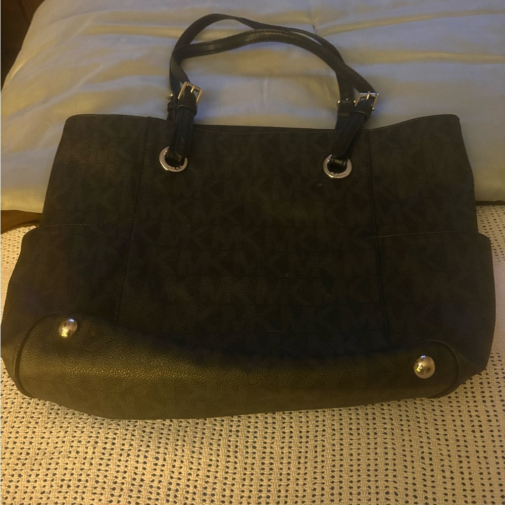 Michael Kors Black Shoulder Bag. Not New.. only worn about 2 times.. - Picture 2 of 8